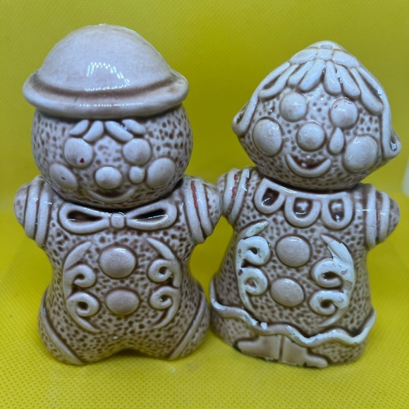 Vintage Gingerbread Man & Woman Ceramic Salt & Pepper Shaker Set - Picture 1 of 2